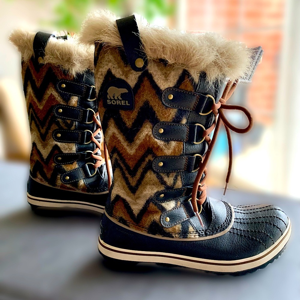 SOREL RARE JOAN OF ARCTIC BOOTS